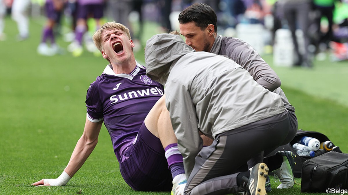 Kopzorgen voor bekerfinale? Nathan De Cat verdraait enkel en gaat mankend van het veld
