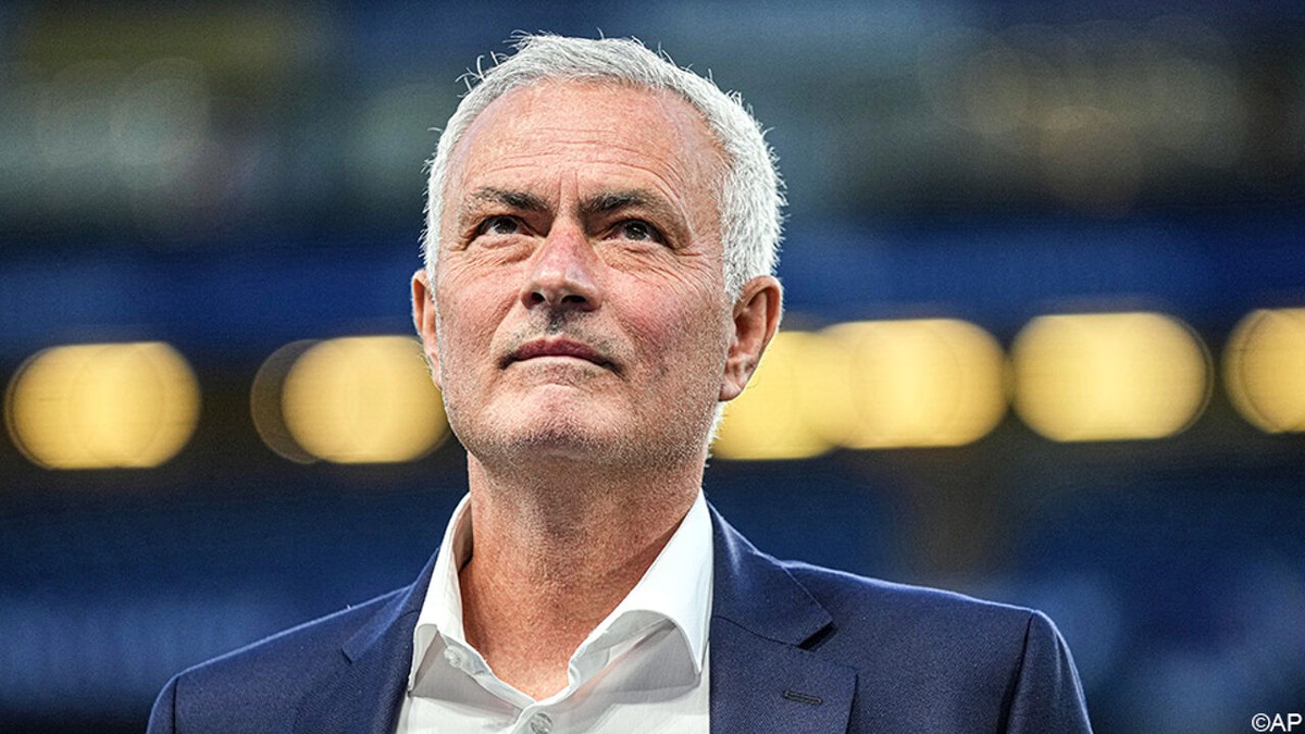 Real Madrid bevestigt terugkeer José Mourinho: "Special One" tekent voor 3 seizoenen