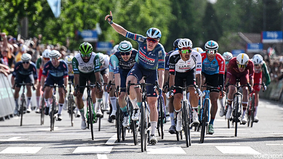Met zijn vingers in de neus: Tim Merlier schiet meteen raak in Ronde van Hongarije