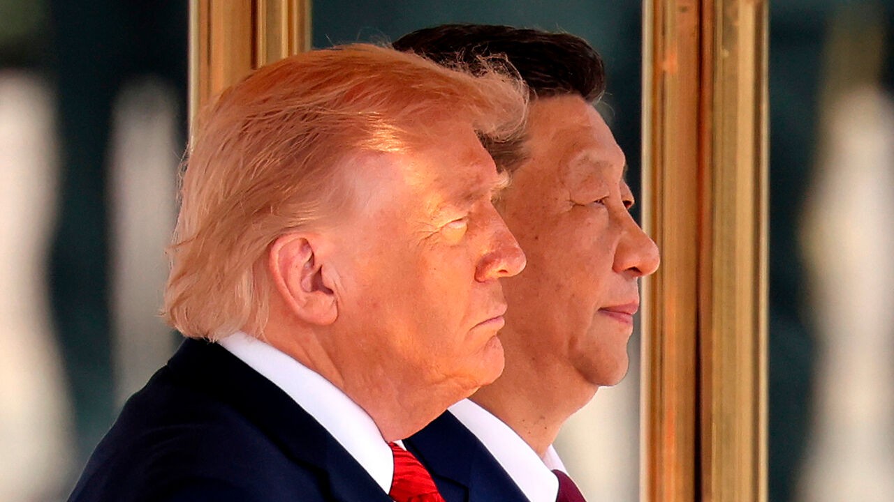 Trump en Xi schudden elkaar de hand in Peking: "We moeten partners zijn, geen rivalen"