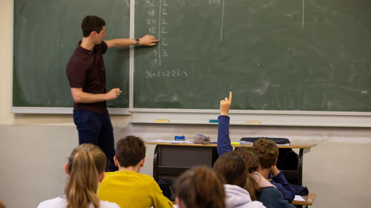 Ouders die voorrang willen voor kinderen in Nederlandstalig onderwijs in Brussel zullen attest van taalkennis moeten voorleggen