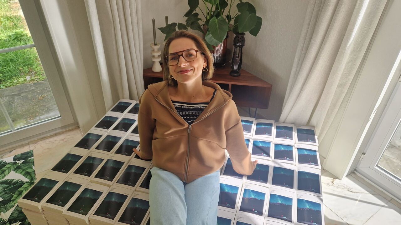 Elisabeth Lucie Baeten schrijft over jarenlange zoektocht naar diagnose: "Als alles pijn doet, wil je weten waarom"