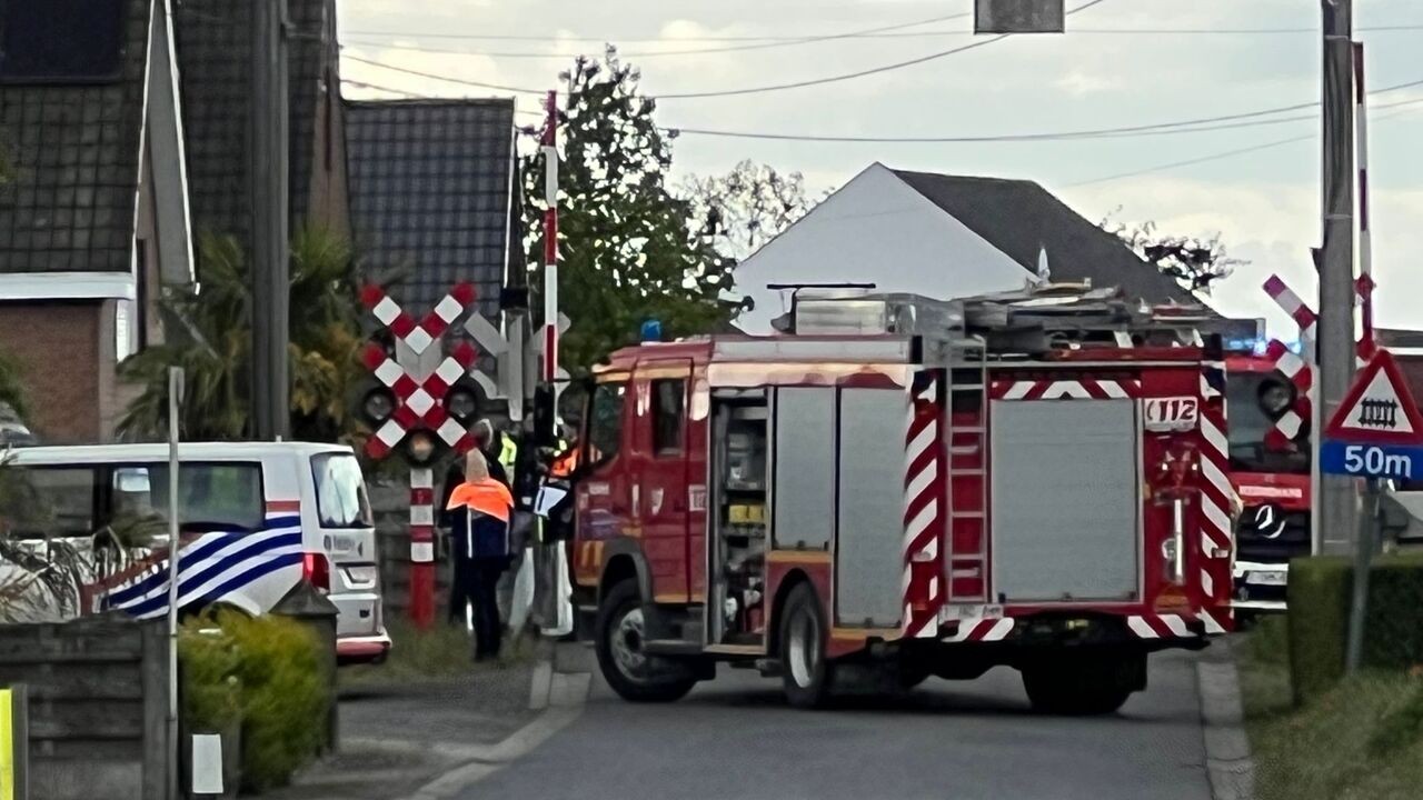 Treinverkeer tussen Brugge en Lichtervelde volledig stilgelegd na incident aan overweg in Torhout