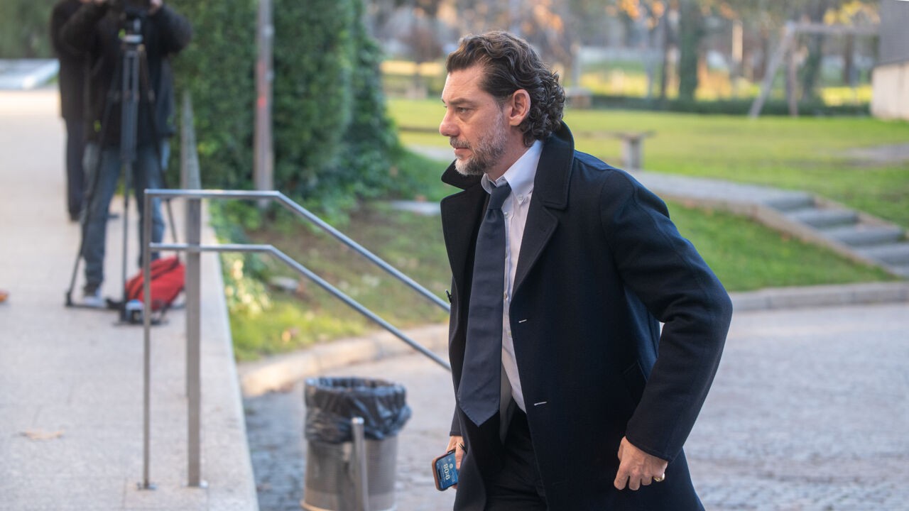 Zoon van Mango‑oprichter trekt zich terug uit modeketen na arrestatie in onderzoek naar vaders dood