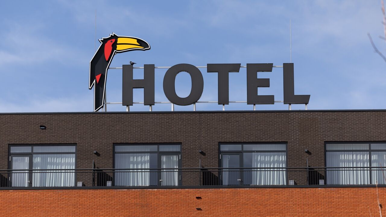 Huiszoekingen bij verschillende Van der Valk-hotels in onderzoek naar mensenhandel en zwartwerk bij toeleveranciers