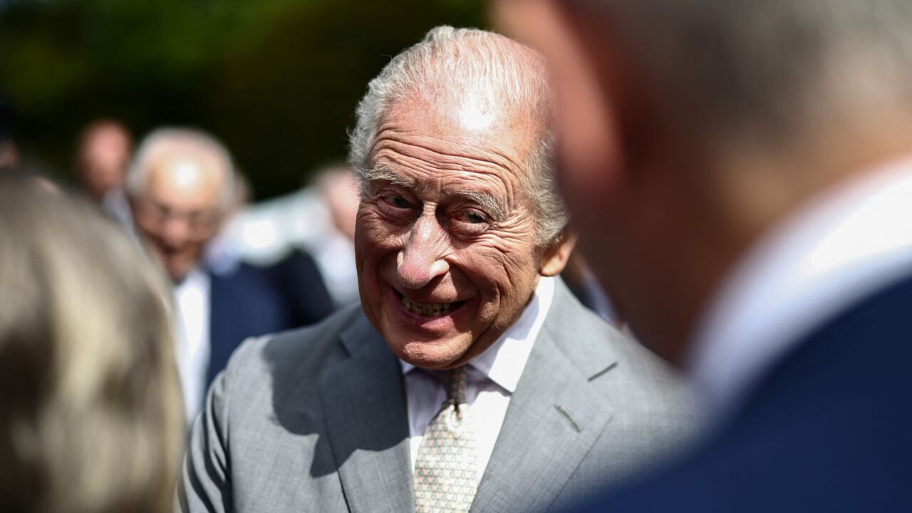 Lokale Britse radiozender kondigt per ongeluk dood aan van koning Charles