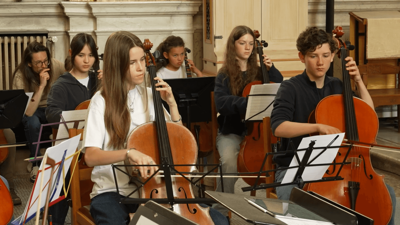 "Valse nootjes wegwerken en oefenen met metronoom": 100 jonge strijkers bereiden zich voor op concert in Bozar