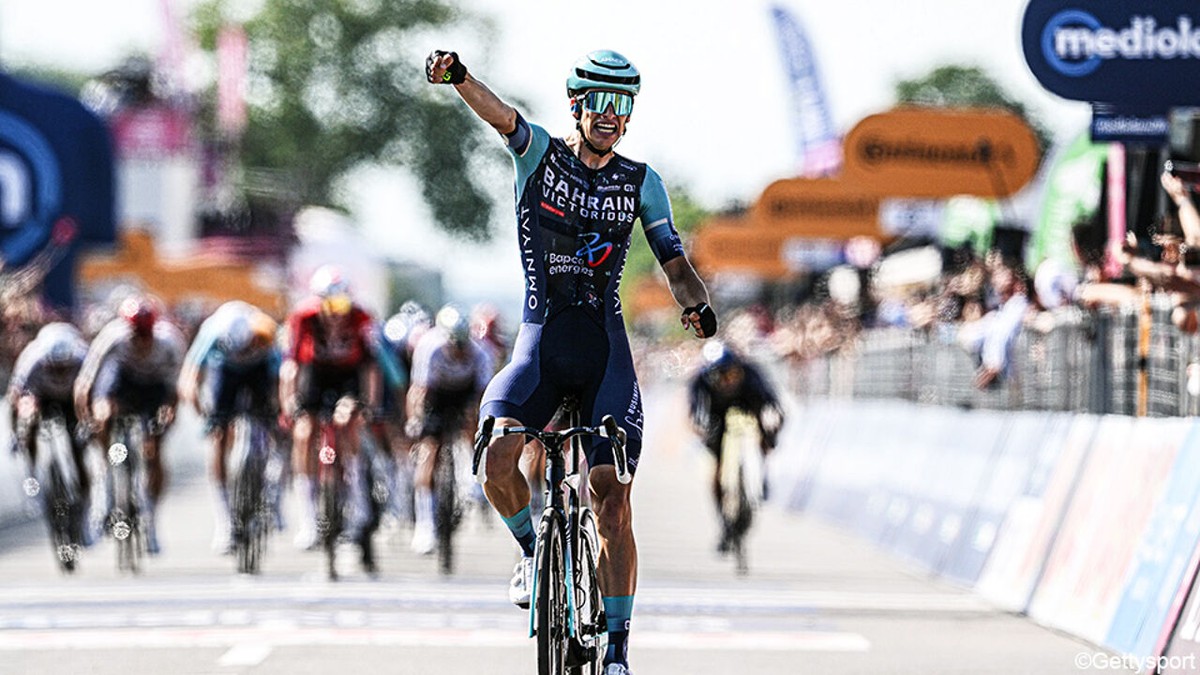 Belgisch een-tweetje in de Giro: Alec Segaert verschalkt het peloton met straffe stoot, Toon Aerts sprint naar plek 2