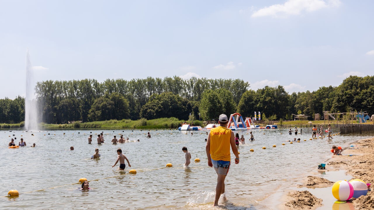 IN KAART: op deze plekken in Vlaanderen mag je zwemmen in open water