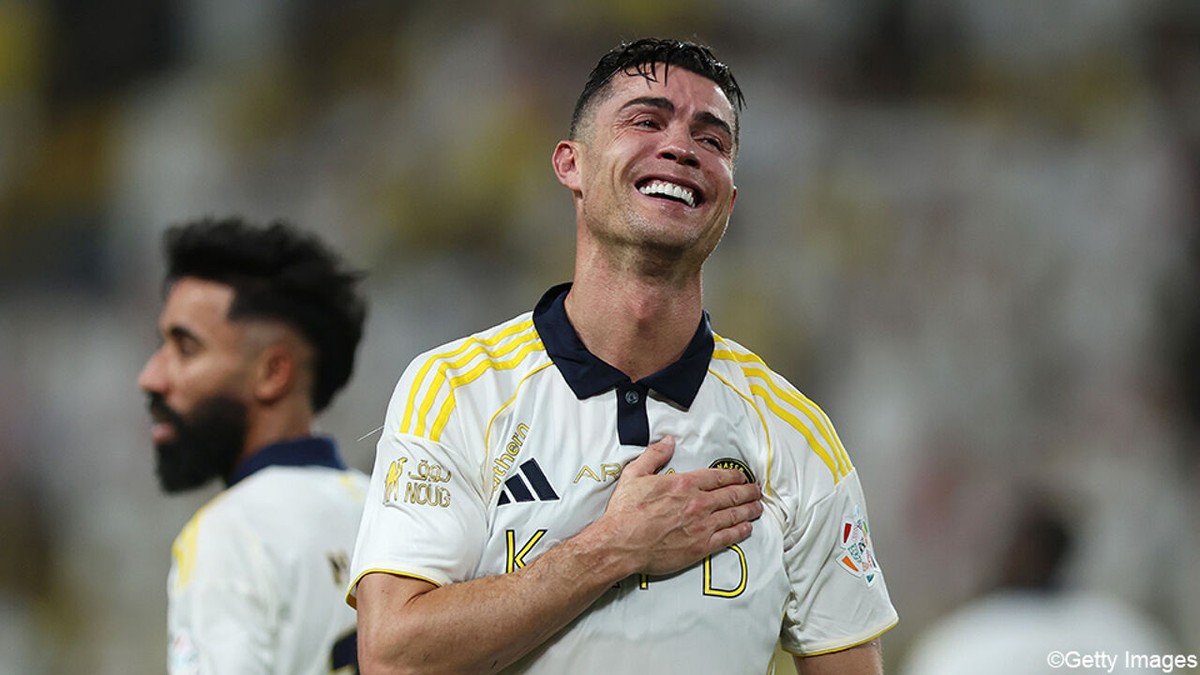 Eindelijk prijs voor emotionele Cristiano Ronaldo: Portugees scoort twee keer en pakt eerste titel met Al Nassr