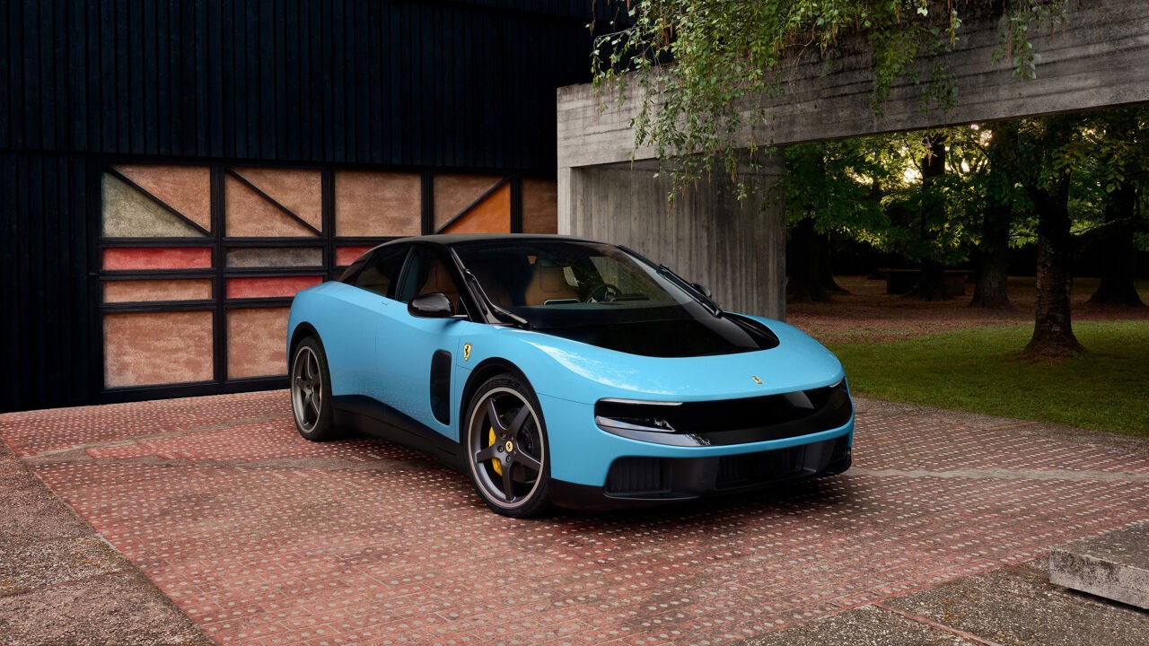 Aandelen van Ferrari zakken na voorstelling van eerste volledig elektrische wagen 'Luce', veel kritiek op sociale media