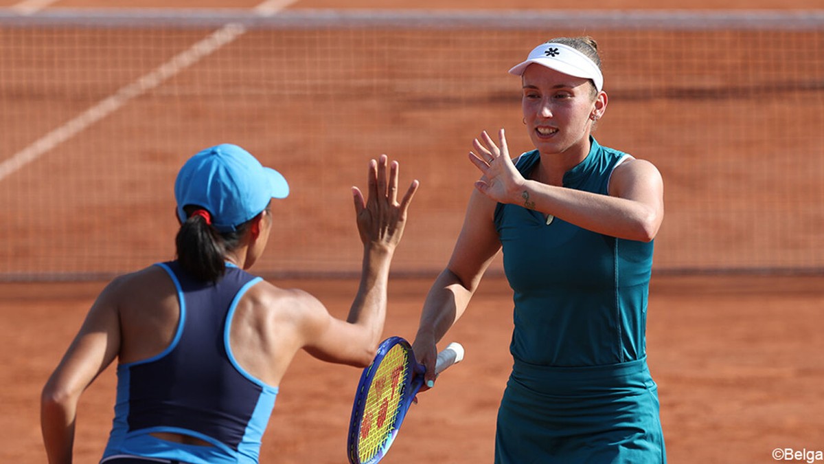 Meteen de knop omgedraaid: Elise Mertens en Chinese dubbelpartner nemen eerste horde na supertiebreak