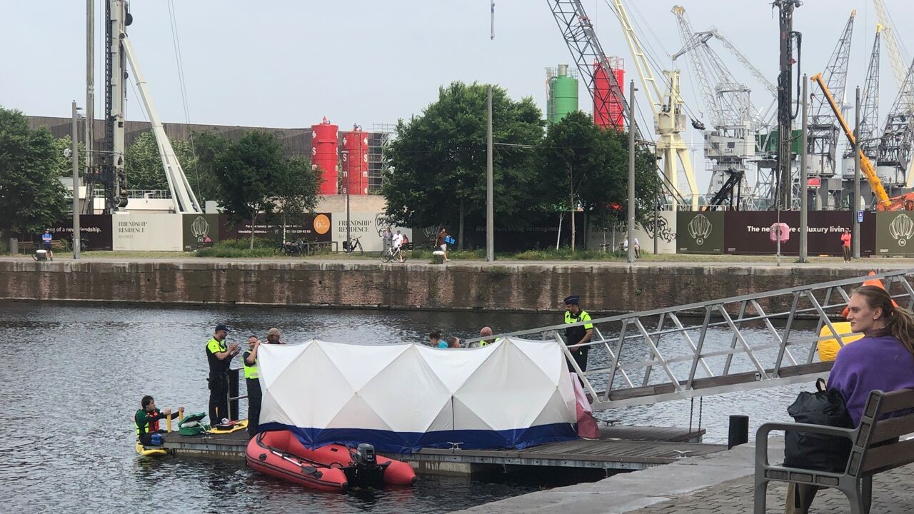 Deelnemer (58) buiten levensgevaar nadat hij onwel werd tijdens eerste Chillathlon in Antwerpen