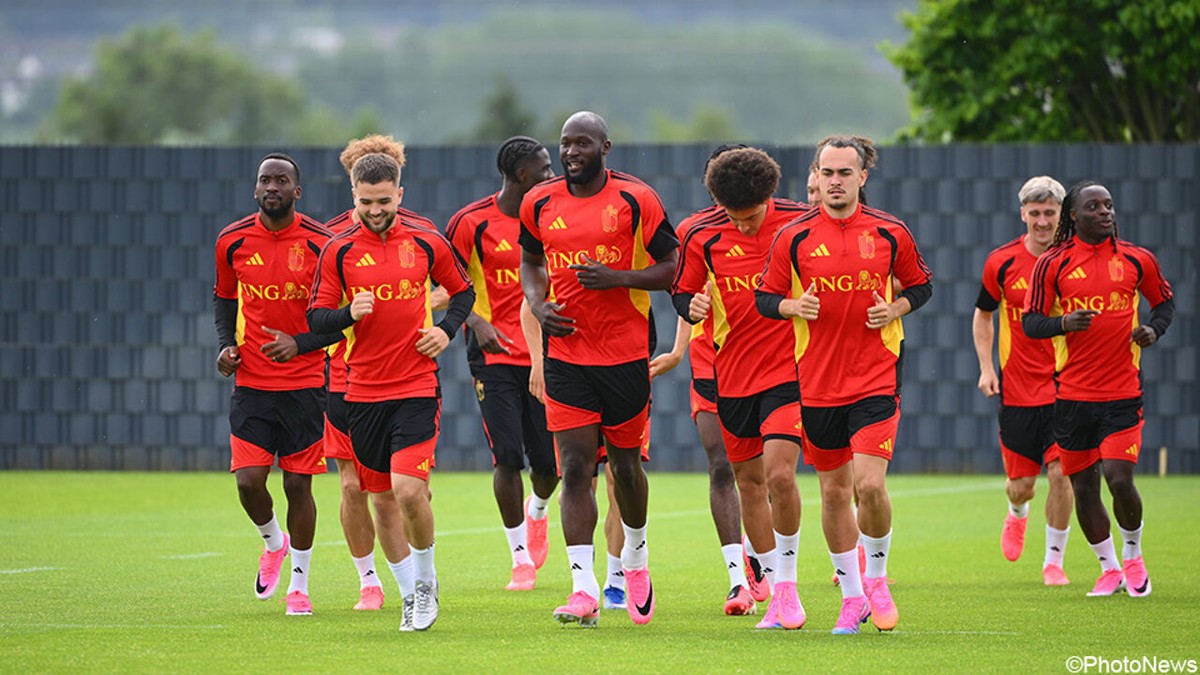 LIVEBLOG Rode Duivels: geen zondagsrust voor de Belgen, wel lachende gezichten op de training in Tubeke