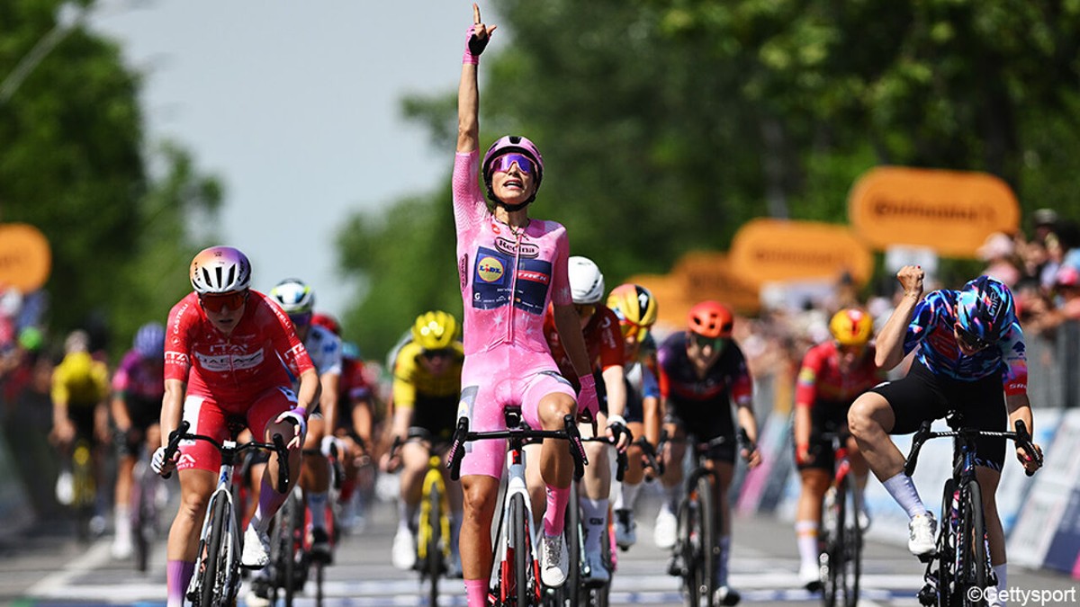 Nu dwingt ze het zelf af: Elisa Balsamo knalt in het roze naar 2 op 2 in de Giro Women