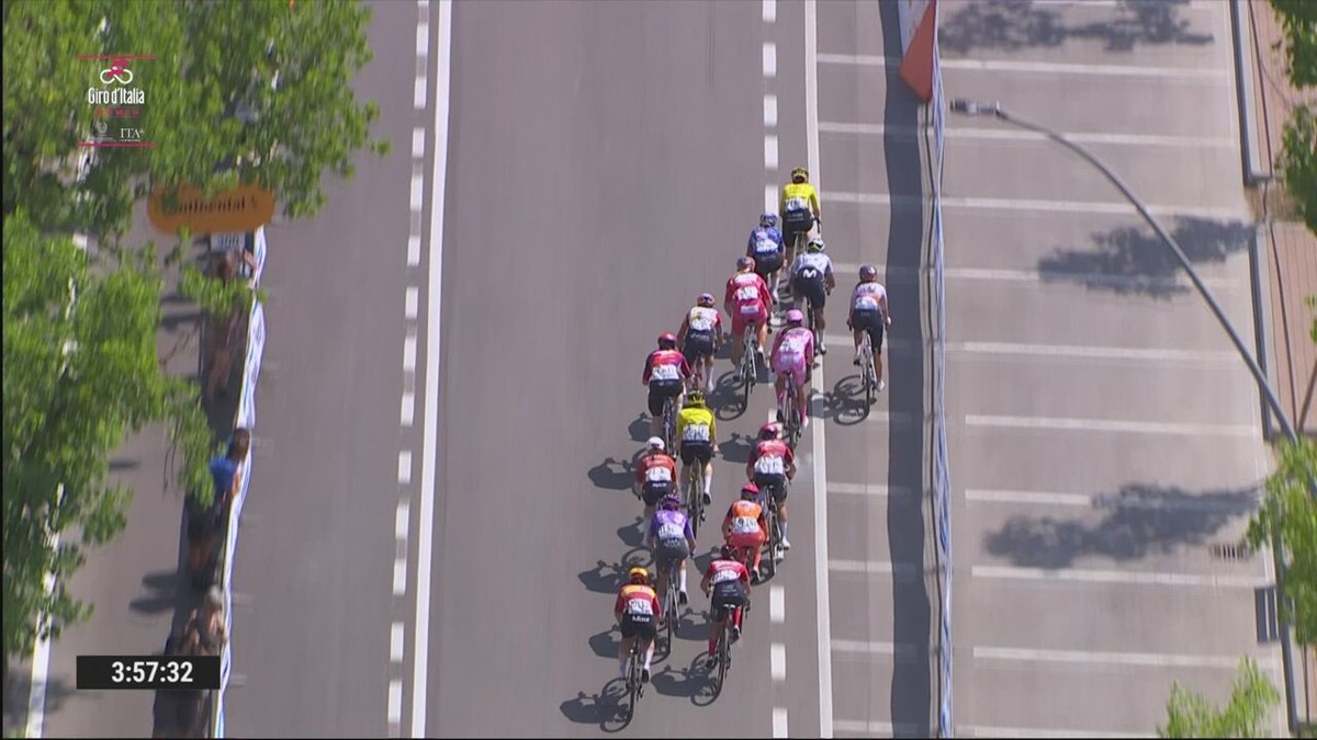 VIDEO - Elisa Balsamo sprint in het roze naar ritwinst in de Giro