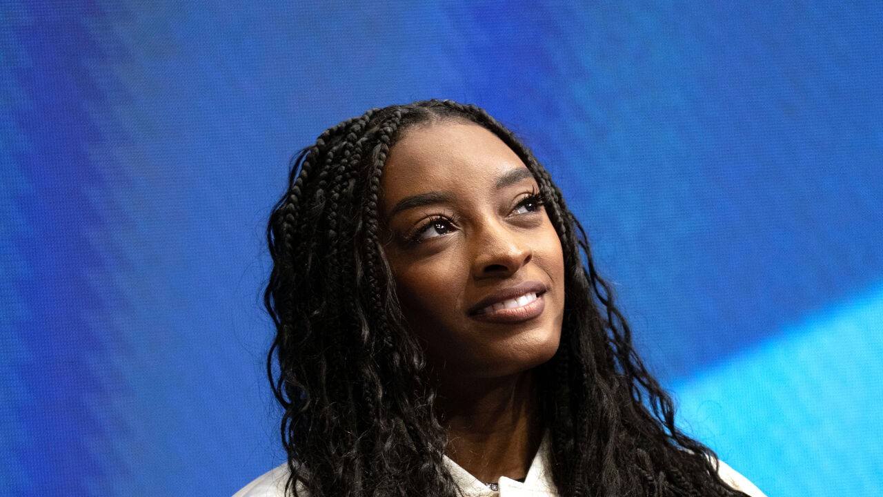 "Bijna doodgaan stond niet op mijn bingokaart": turnster Simone Biles zegt dat ze aan de dood is ontsnapt