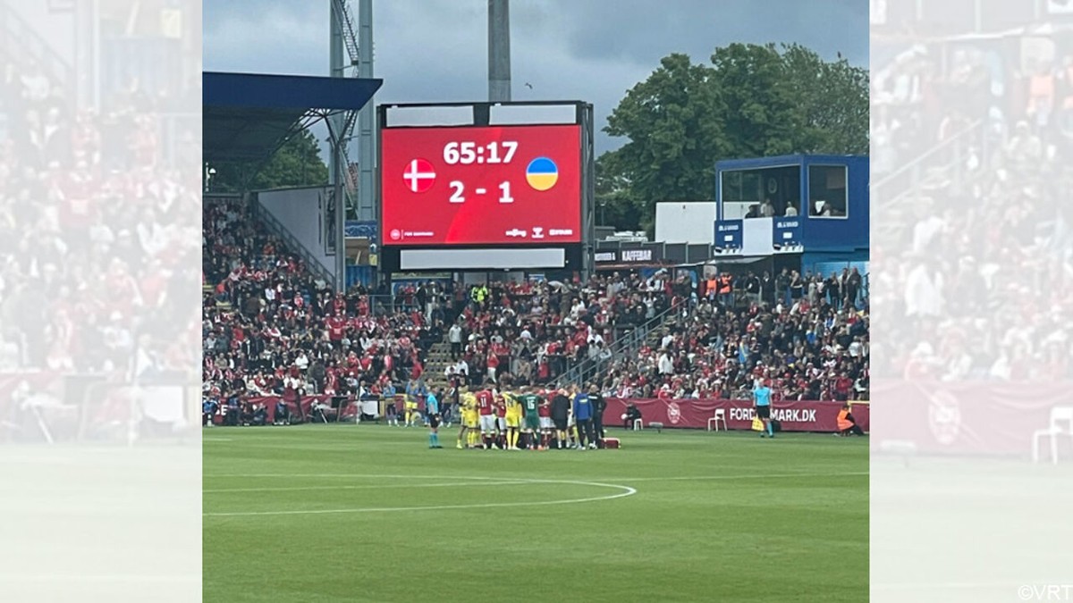 Vijf jaar na hartstilstand zakt Christian Eriksen opnieuw in elkaar op het veld tijdens oefeninterland