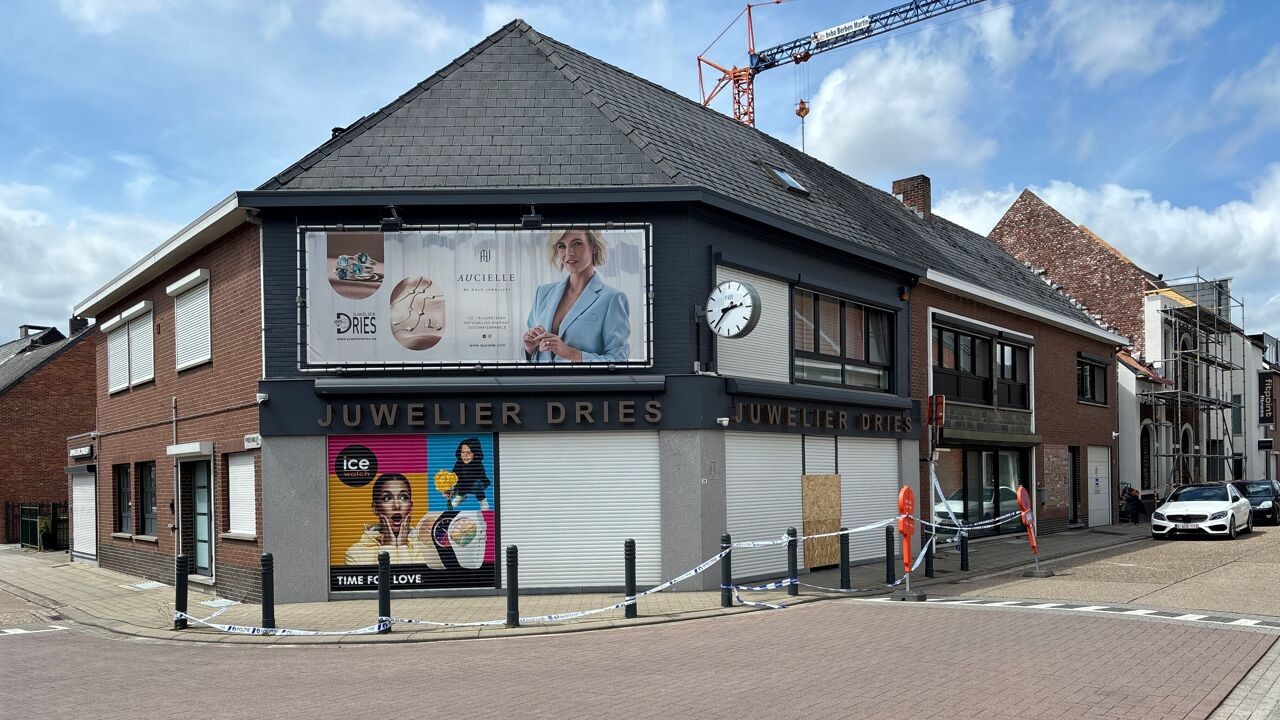 Ramkraak bij juwelier in Hechtel: daders stelen goud en vluchten weg tegen 192 kilometer per uur