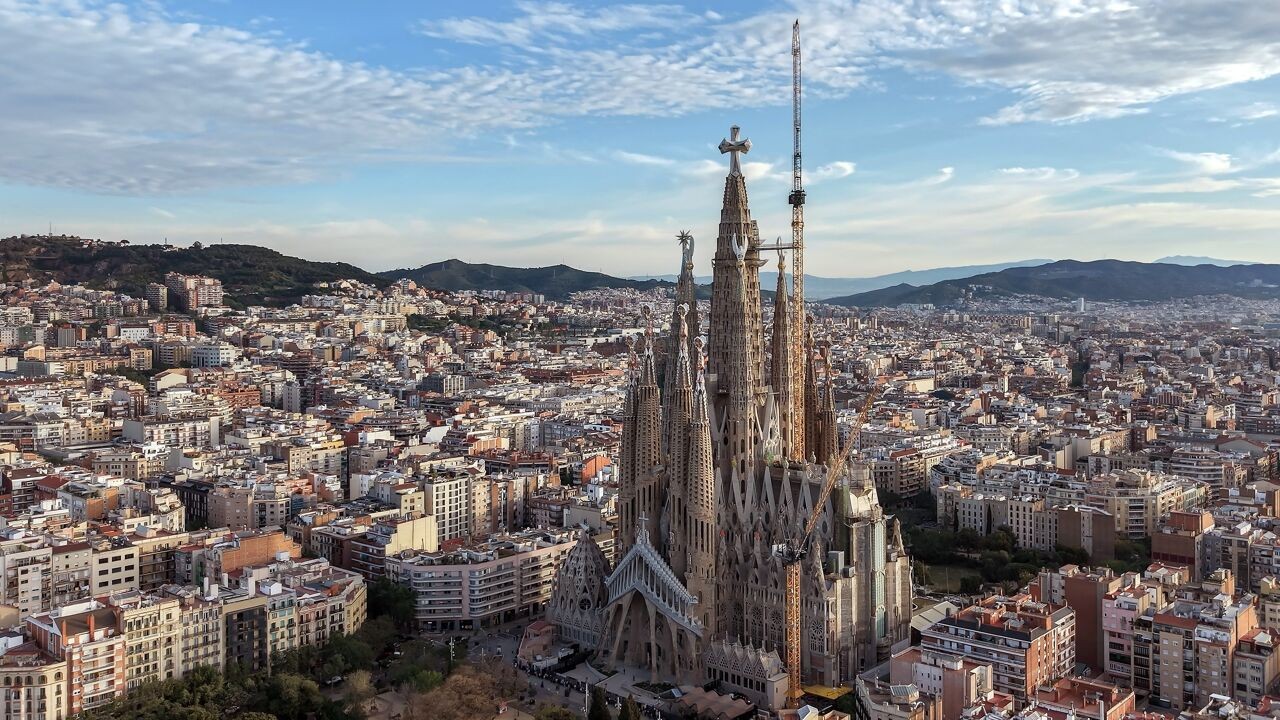 Paus zegent straks kruis Sagrada Familia in Gaudí-jaar, maar slechts kwart van basiliek is 'echt' van beroemde architect