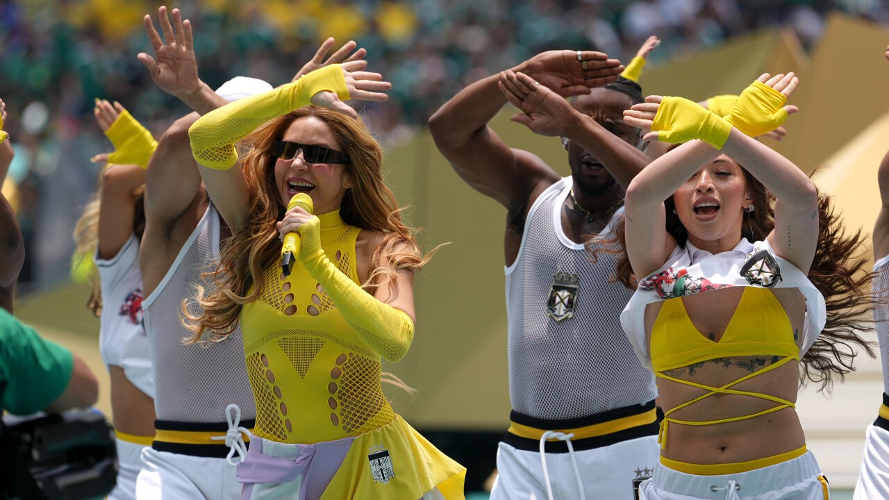 Drie openingsceremonies, halftime show en extra reclameblokken: is dit meest commerciële WK voetbal ooit?