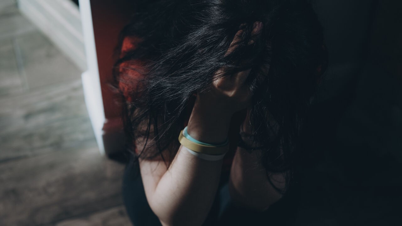 Politie pakt 12 verdachten op in onderzoek seksuele uitbuiting minderjarige meisjes, 3 vermoedelijke leiders zélf minderjarig