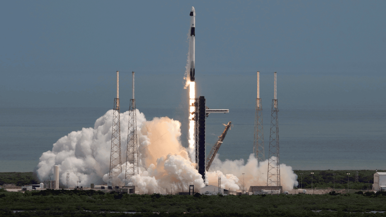 Recordoperatie of financiële gok? SpaceX trekt vandaag naar de beurs en dit moet je daarover weten