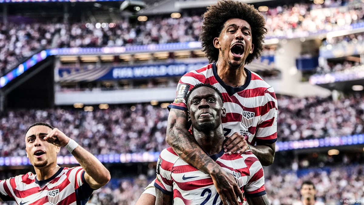 Party in the USA: de VS blazen Paraguay weg voor de pauze en plaatsen orgelpunt in de 98e minuut