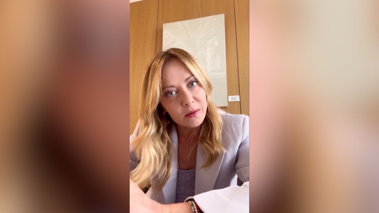 "Veelzeggende blik en dramatische pauze": hoe Meloni met haar repliek aan Trump inspeelt op het eergevoel van de Italianen