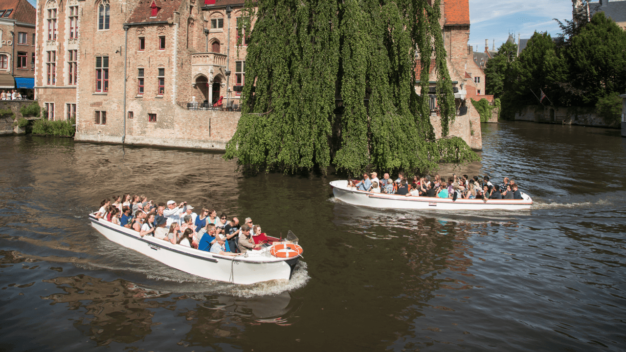 Toeristenbootjes in Brugge moeten stiller: "Bewoners luisteren hele dag noodgedwongen naar zelfde verhalen"