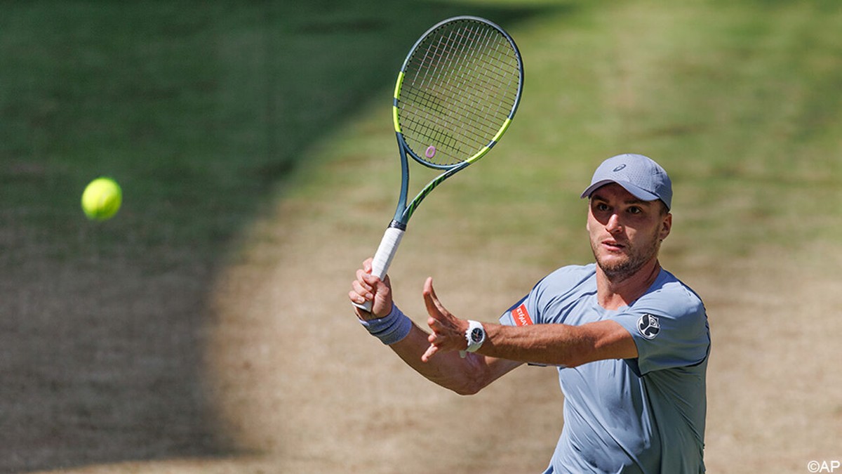 Raphaël Collignon zet topreekshoofd Alexander Zverev onder druk, maar sneuvelt in Halle: "Iets te snel in paniek"