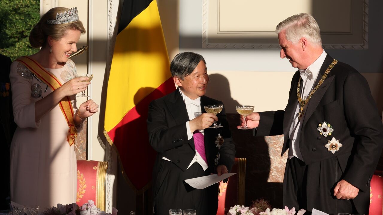 Een nostalgische koning, een primeur en een fonkelnieuwe tiara: dit viel op tijdens het staatsbanket voor Japan