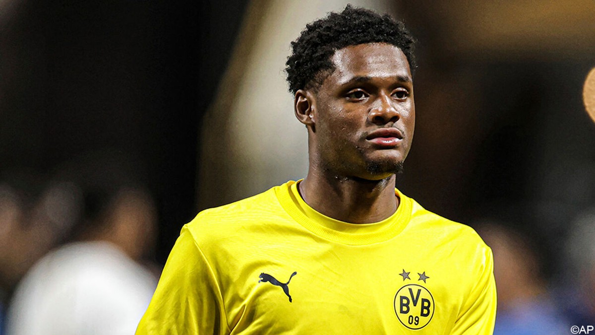 Transfers buitenland: Julian Duranville sluit, ondanks nog lopend contract, zijn hoofdstuk bij Dortmund af