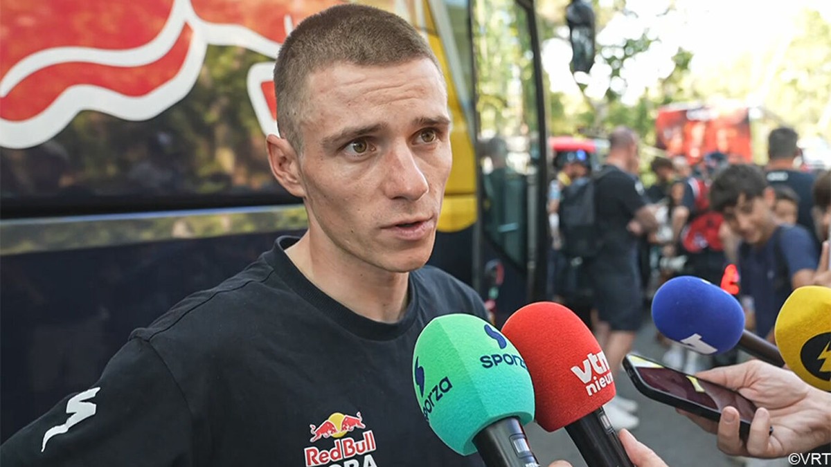 Remco Evenepoel (3e) liet bewust een gaatje voor sprint, nipt zonder succes: "Ik hoopte dat ze snelheid verloren"