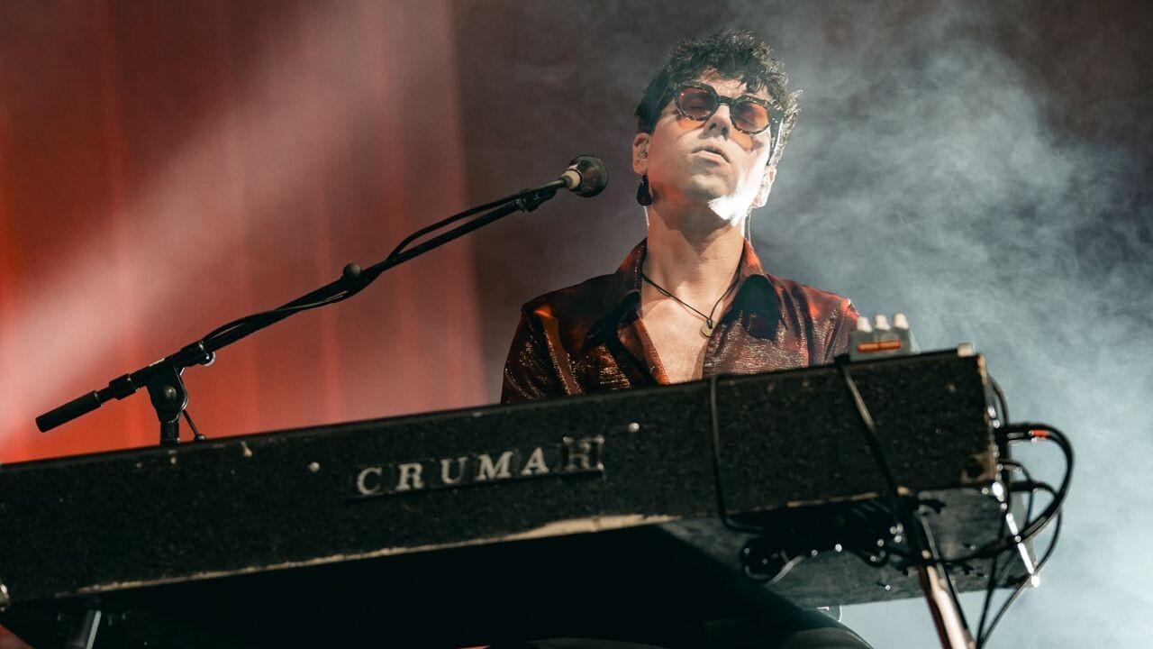 "Durf jezelf te zijn en heb respect voor elkaar": Dressed Like Boys maakt op Rock Werchter ijzersterke vuist tegen homohaat