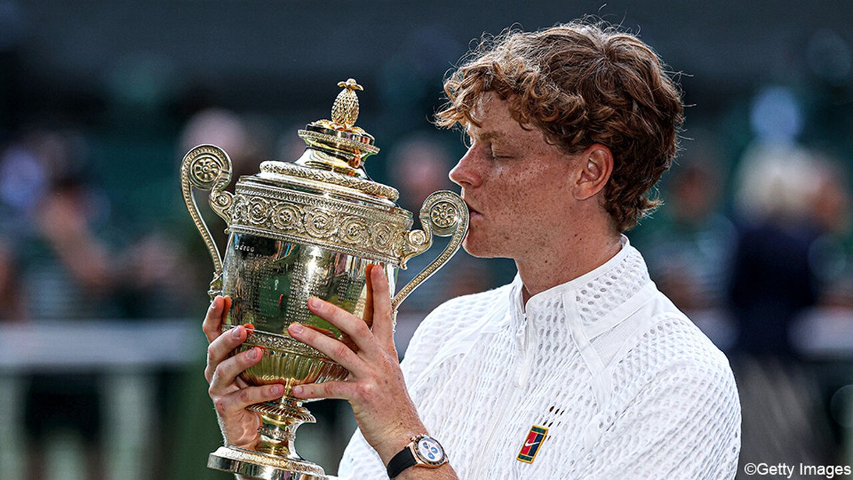 Met knieval als kantelpunt: Jannik Sinner verlengt titel op Wimbledon na zinderende finale tegen Alexander Zverev