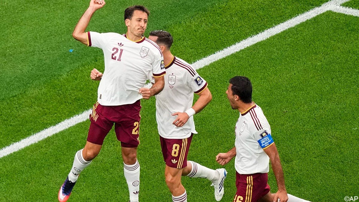 LIVESTREAM - Spanje op voorsprong! Oyarzabal knalt penalty perfect binnen, Frankrijk moet achtervolgen