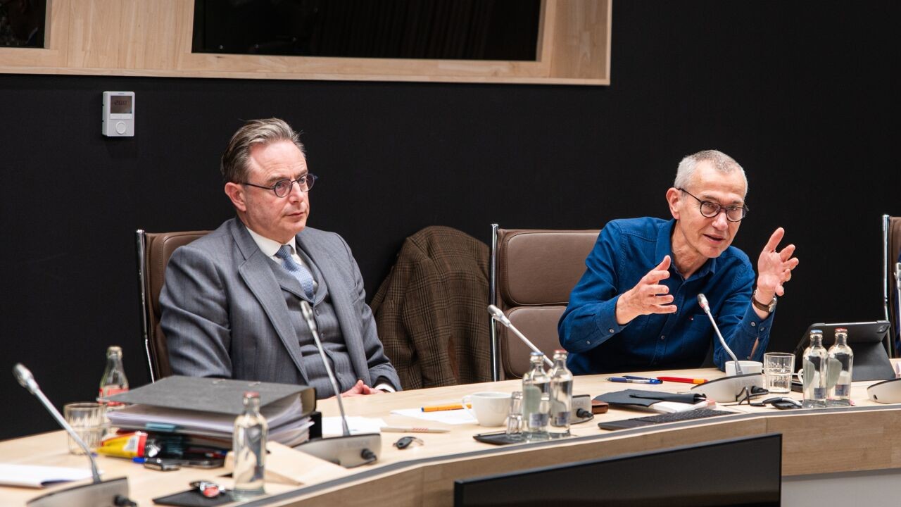 Vijf extra dagen geboorteverlof en flexibelere werkweken: ook federale regering hakt knopen door