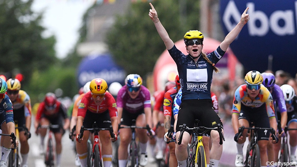 Nienke Veenhoven rondt overmacht Visma-Lease a Bike af en boekt haar tweede ritzege in Ladies Tour