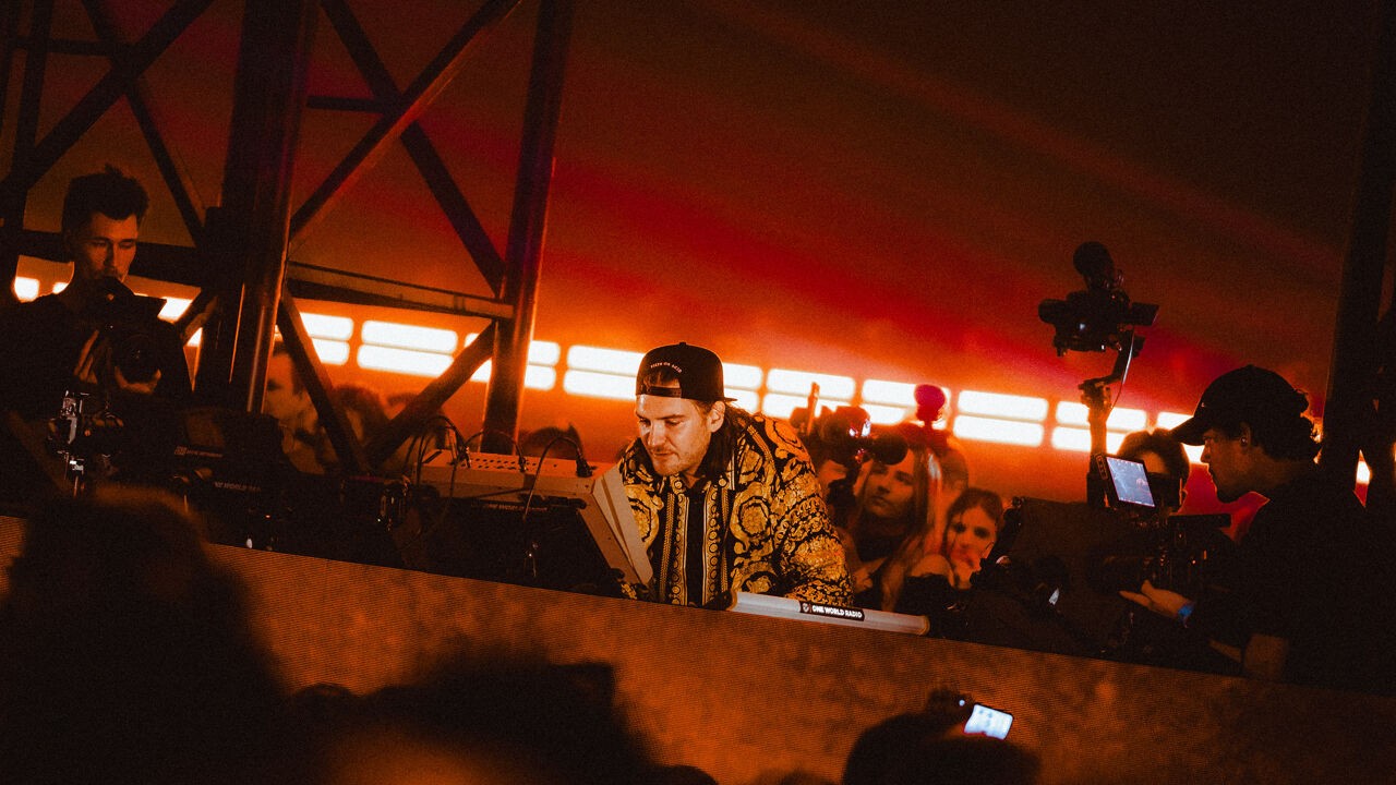Hardtechno, klassieke piano en een AI-kloon: wie is Reinier Zonneveld, die Atmosphere heeft afgesloten op Tomorrowland?