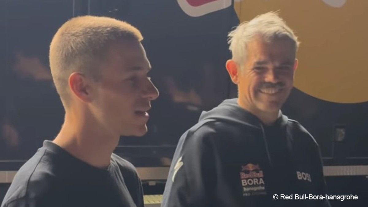 Van champagne naar tijdritambities: "Dinsdag hebben we nog een groot doel", speecht Remco Evenepoel