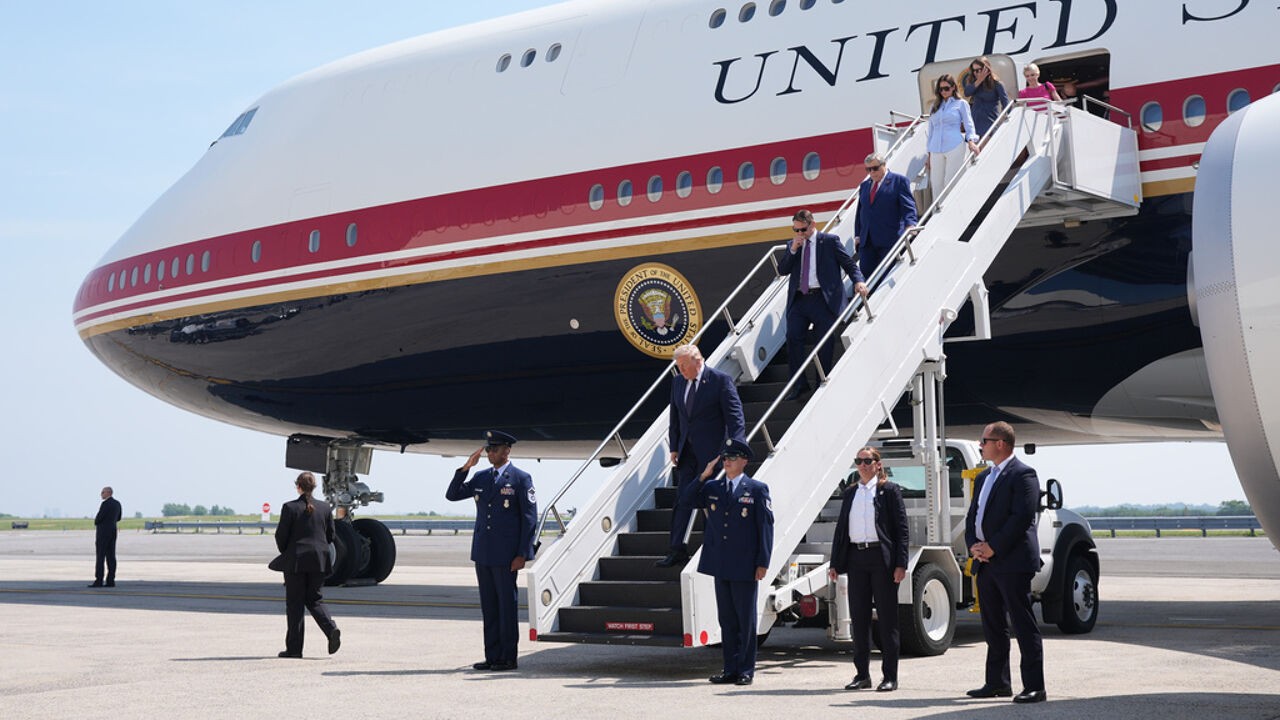 Trump geeft toe dat nieuwe Air Force One tijdelijk aan de grond wordt gehouden voor upgrade