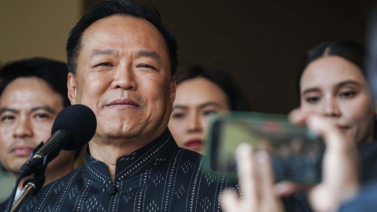 Meester in de muzikale diplomatie: Thaise premier zingt tijdens bezoek in China