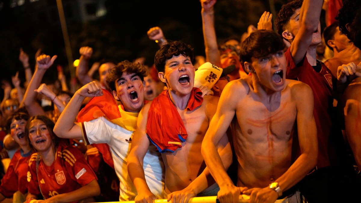 Bengaals vuur en dolle gekte in de straten van Madrid: Spaanse fans gaan volledig uit hun dak bij de 1-0
