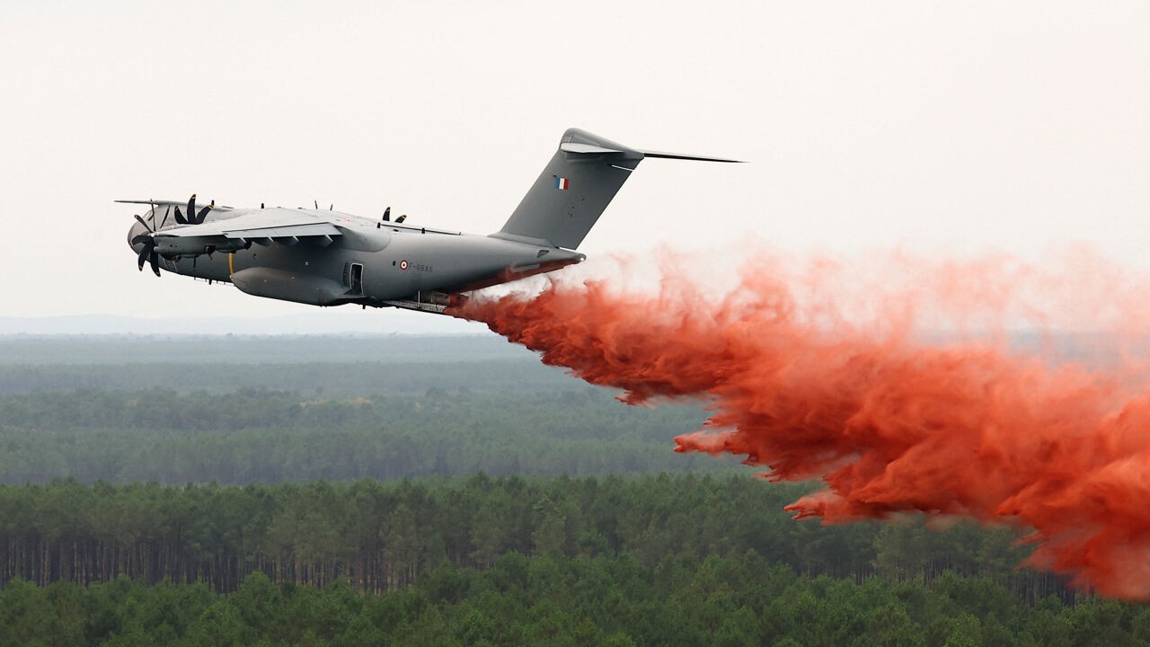 Branden in Spanje eisen eerste dodelijk slachtoffer, militair toestel eerste keer ingezet bij brand nabij Bordeaux