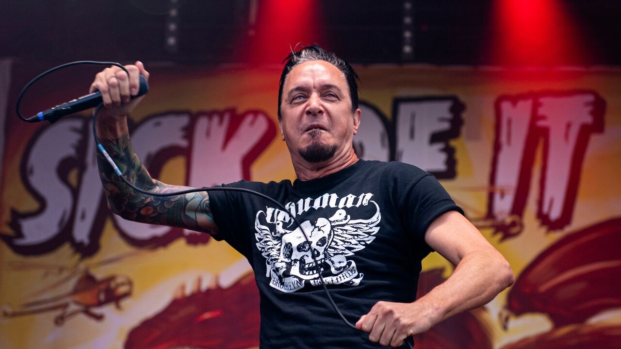 Lou Koller (59) overleden, de frontman en medeoprichter van Amerikaanse hardcoreband Sick of It All