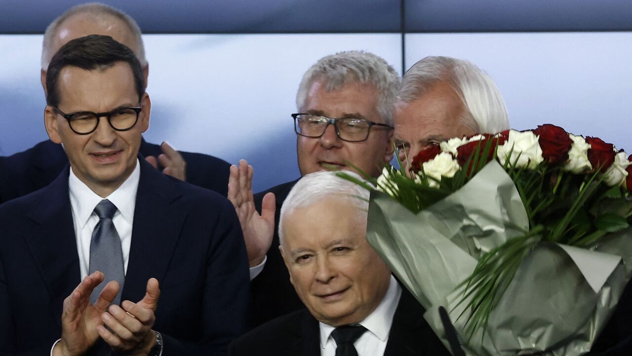 Breuk op rechts in Polen: grootste partij in parlement PiS valt uiteen met nieuwe fractie van oud-premier Morawiecki