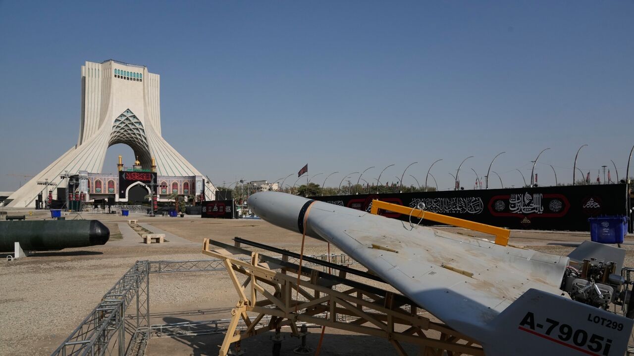 VS voert nieuwe aanvallen uit op militaire doelwitten in Iran: al 3 doden en 2 gewonden gemeld