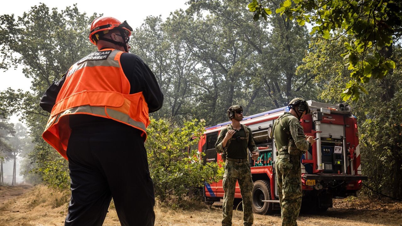 Natuurbrand in Noord-Brabant is stabiel, vuur in Nederlands-Limburg breidt niet verder uit