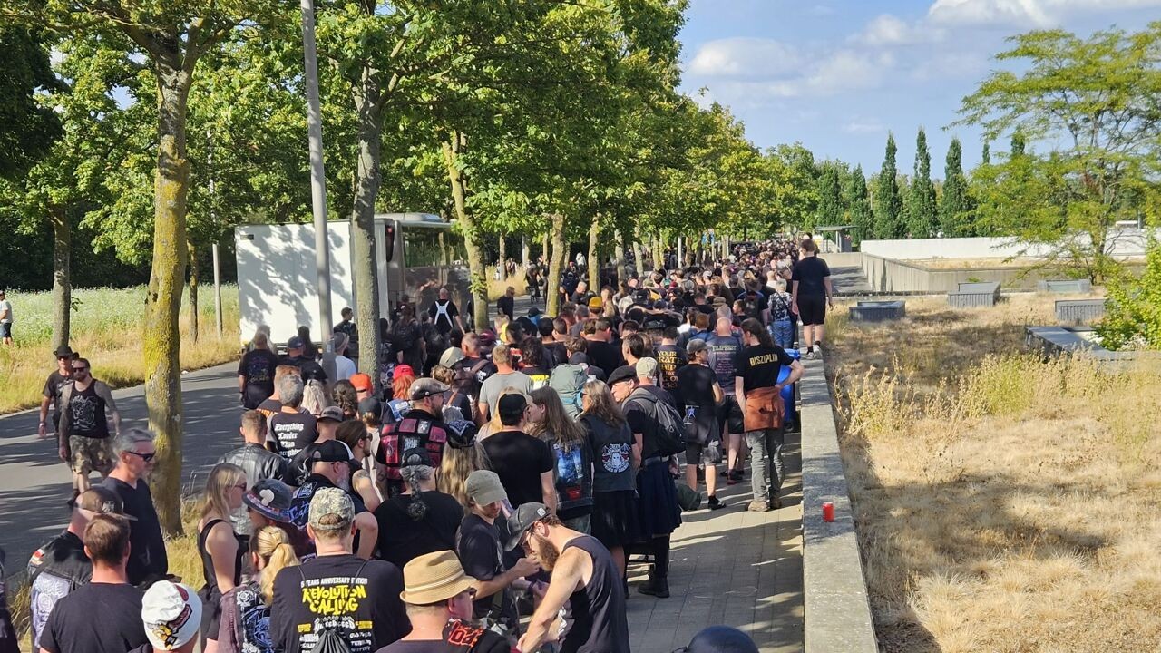 Alcatraz in Kortrijk voor het eerst uitverkocht: bezoekers wachten tot 2 uur aan ingang